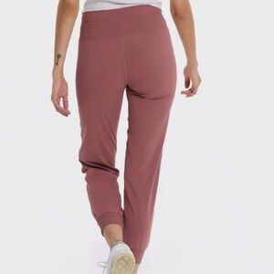 Vuori Daily Joggers